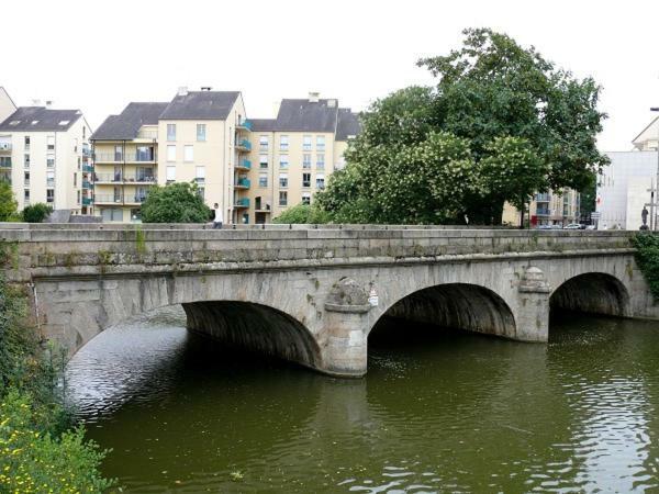 Le Pont Neuf 61 Alençon Exterior foto